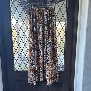 Chic Leopard Print Maxi Skirt
